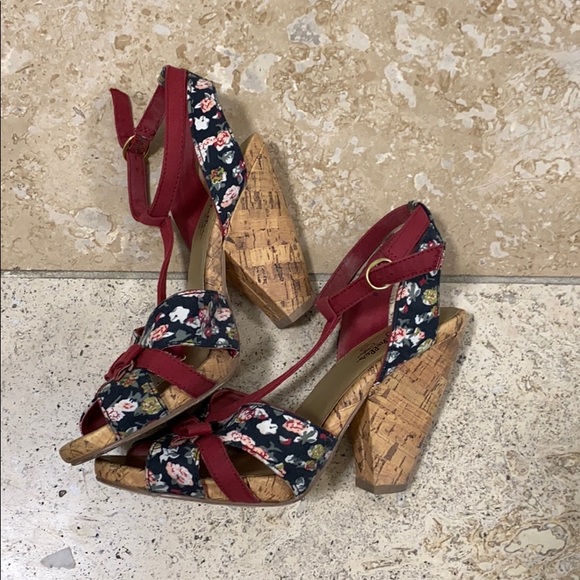 Platforms - Picture 2 of 4